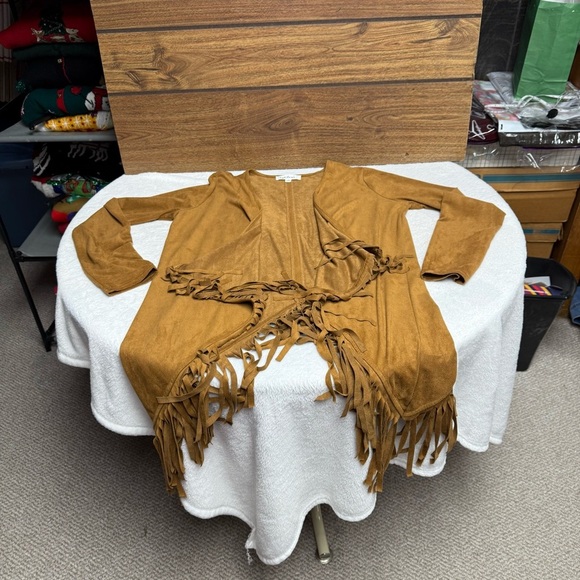 Cloud chaser size small Tan faux suede fringe cardigan open front - Picture 2 of 7